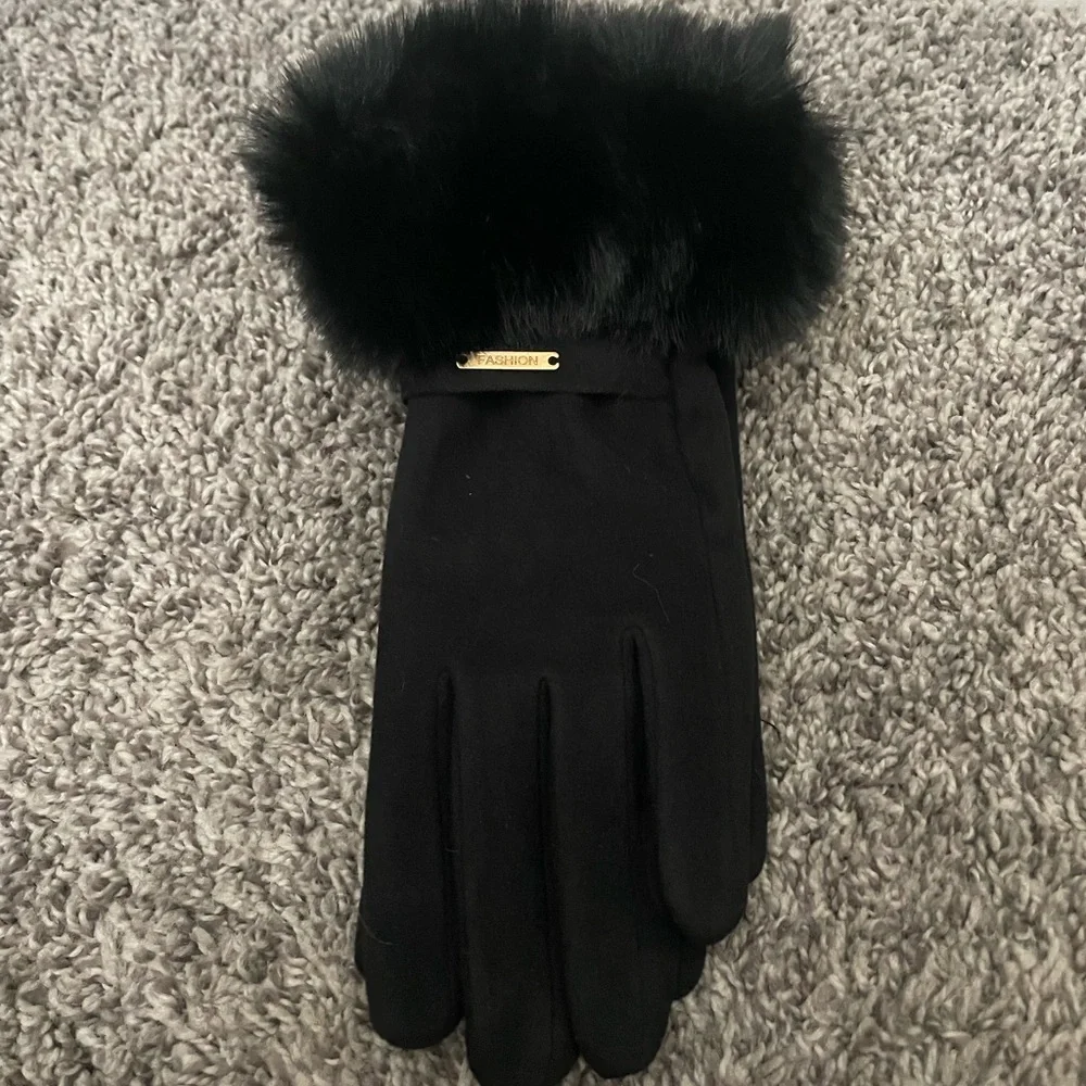 Elegant Black Fur-Trimmed Gloves NWOT with gold accent